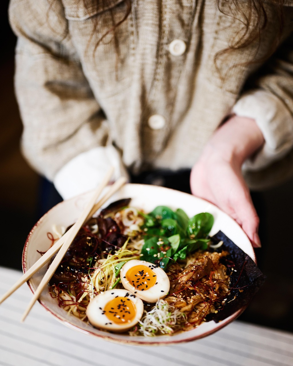 会食での日本料理のマナーを知っておくべき理由は？