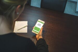 初出勤に必要な持ち物は事務で何かありますか？