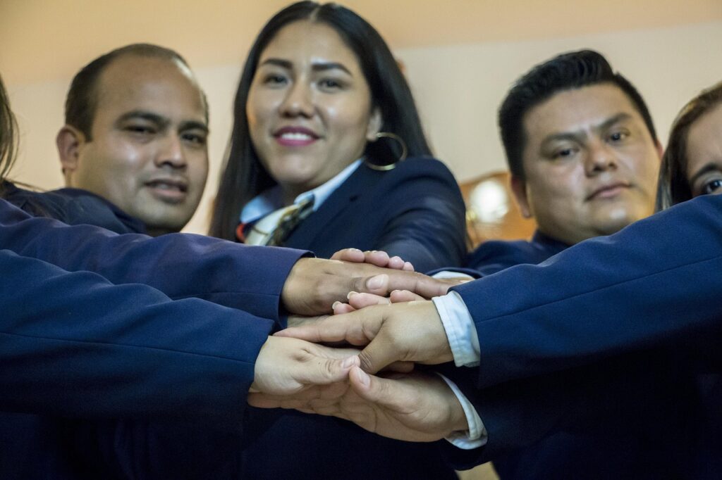 キャリアアップに役立つビジネス会食のマナー基礎は？