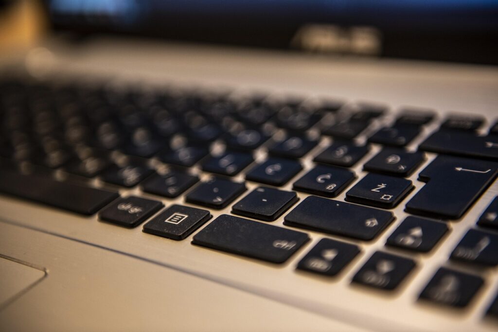 若手社員が知っておくべきメール対応のポイントは？