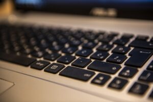 若手社員が知っておくべきメール対応のポイントは？