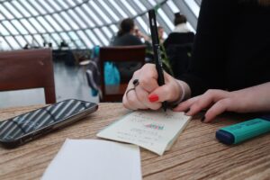 面接のオンライン背景マナーはどのように整えるべき？